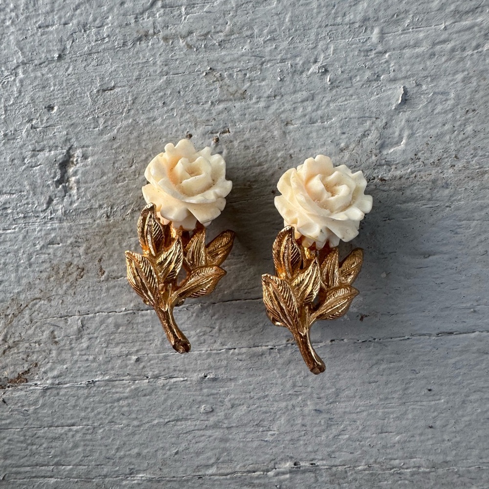 Sterling Vintage Rose clip on earrings Elegant Cream and Gold Floral Earrings - Picture 6 of 16